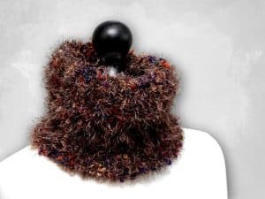 Gestrickter Schlauchschal in Türkis