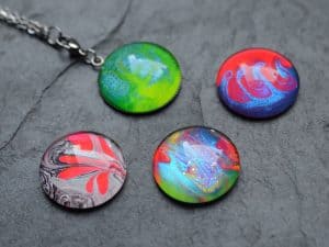Edelstahlkette mit Anhänger mit Neon und Glitzer