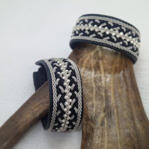 Hanna med svarta inslag