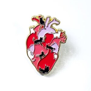 Pin Corazón Gatos Negros