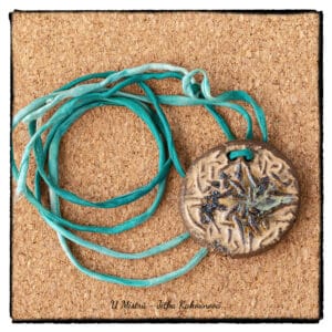 Přívěsek abstraktní