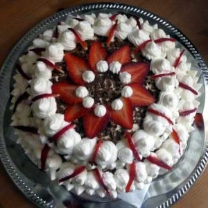 tejfölös-epres-torta
