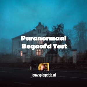 Doe de gratis paranormaal begaafd test, op de afbeelding zie je een spookachtig huis in de avond, zouden er geesten zijn in dit huis?
