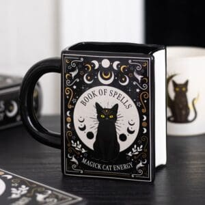 Tazza a forma di Libro degli Incantesimi "Black Cat Magic"