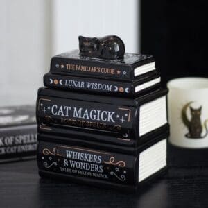 Bruciatore a olio "Pila di Libri del Gatto Nero" con gatto