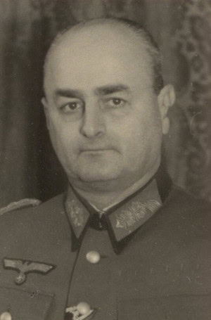 Günther Blumentritt, Duitse generaal, strategische planner van Polen-invasie 1939, betrokken bij Normandische verdediging, schreef memoires over militaire strategie. Günther Blumentritt, Duitse generaal, strategische planner van Polen-invasie 1939, betrokken bij Normandische verdediging, schreef memoires over militaire strategie.