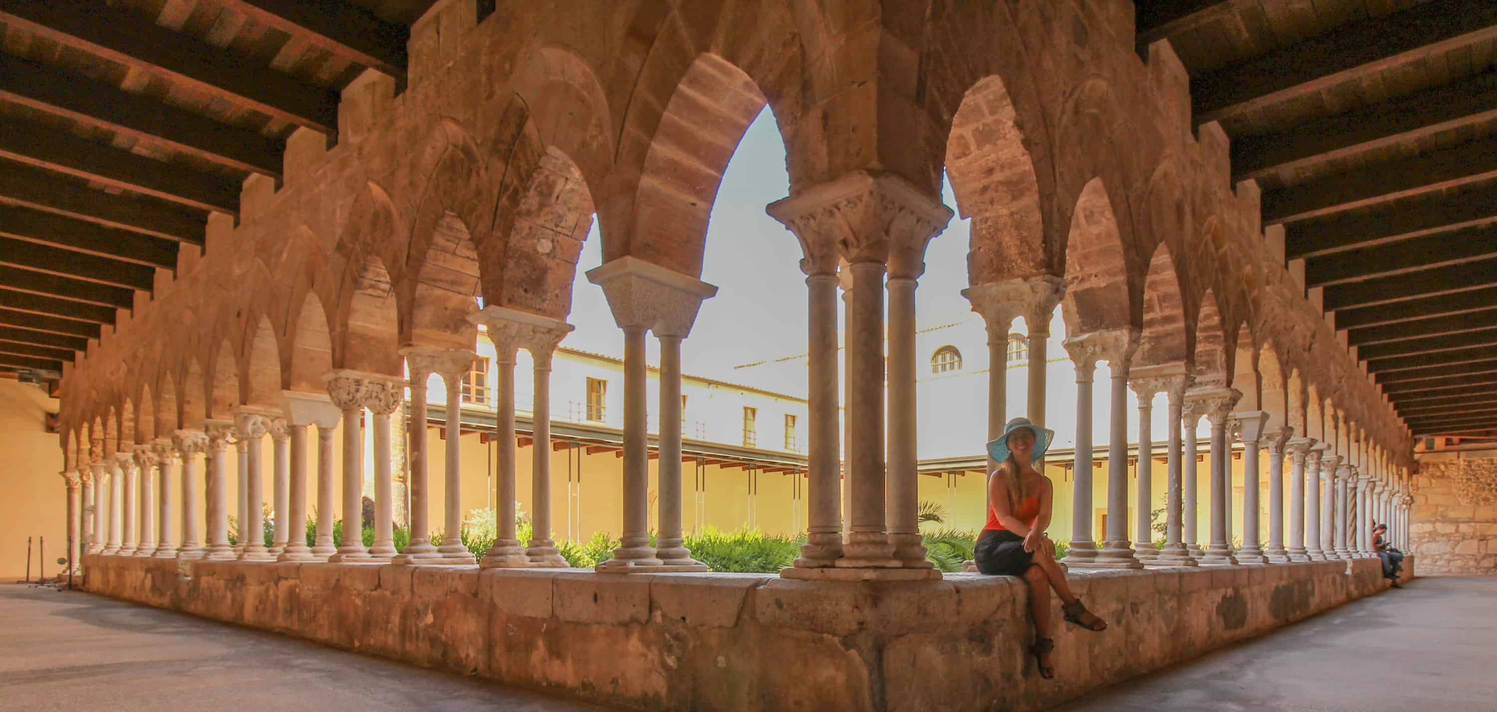 Barbara Kreuzgang Kathedrale Cefalù.JPG