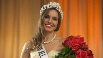 Recre – Irene Garza as beauty queen.