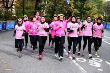 Real Time: #NothingStopsPink, 10 donne operate di tumore al seno affrontano la Maratona di New York | Digitale terrestre: Dtti.it