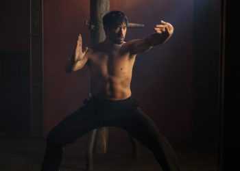 Chinatown gathers to witness a "prize fight" between elite warriors from the Hop Wei and Long Zii. Buckley plays a bluff in hopes of getting Mercer to lower his fee. Ah Sahm remembers his roots as a fighter as Ah Toy warns him of the dangers that await him. Bill and Lee question Wang Chao about the recent series of sword killings in San Francisco.