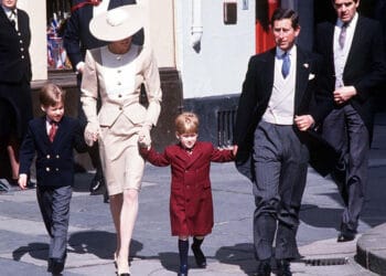2GX8WJ8 The Prince and Princess of Wales, with young Prince William and Harry at the wedding of Duke Hussey's daughter in Bath, May 1989.  Photo.  Anwar Hussein