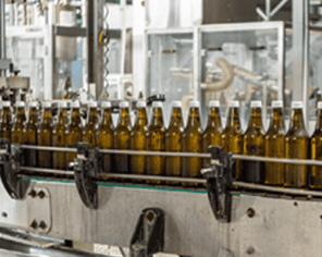 Image showing a conveyor belt operating thanks to eWorkOrders CMMS.