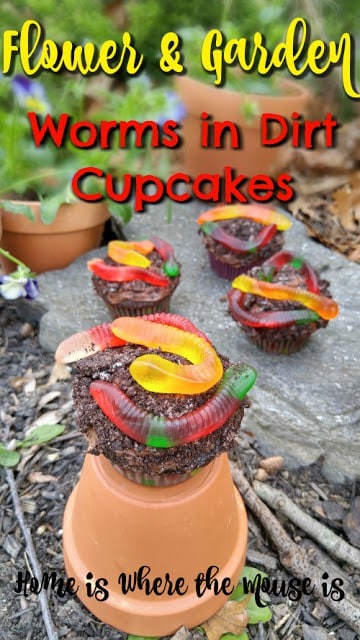 An Easy "Worms in Dirt Cupcake" Recipe to Celebrate Earth Day An Easy "Worms in Dirt Cupcake" Recipe to Celebrate Earth Day
