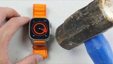 L'Apple Watch Ultra a résisté à de lourds coups de marteau : La table s'est brisée avant la montre