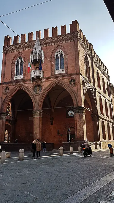 Palazzo della Mercanzia, home to Bologna’s Chamber of Commerce, with its crenellated rooftop and pointed arches—one of Bologna’s most photogenic gothic-style buildings.