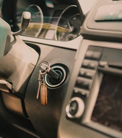 tim-QUdn_UzLvJ0-unsplash auto-schlüssel