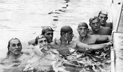 Az 1936-os berlini olimpia aranyérmes magyar vízipóló csapata - Forrás: hvg.hu