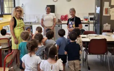 À l’école, trois “drôles de dames” veillent sur les enfants