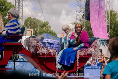 Anna and Elsa in carriage at Royal Welcome Procession Anna and Elsa in carriage at Royal Welcome Procession