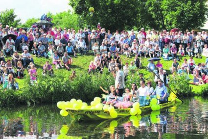 Märkischer Bote Kahnkorso und Traditionsmarkt in Straupitz
