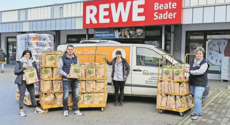 Märkischer Bote Cottbus: Gefüllte Teller durch volle Tüten bei REWE in Cottbus-Schmellwitz
