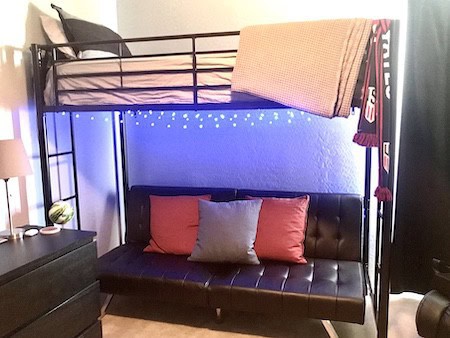 Organize a teen's bedroom: loft bed