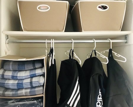 Organize a teen's bedroom: hanging shelves and bins in the closet