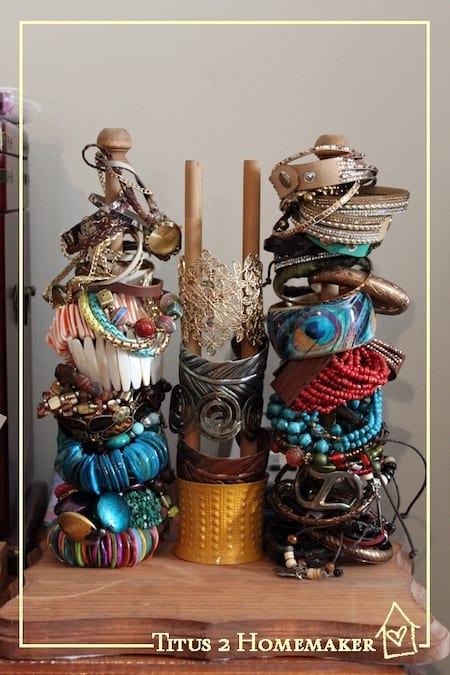 How to Organize Jewelry and Accessories: DIY Bracelet Stand