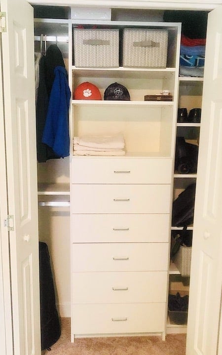 Organize a teen's bedroom: closet storage ideas