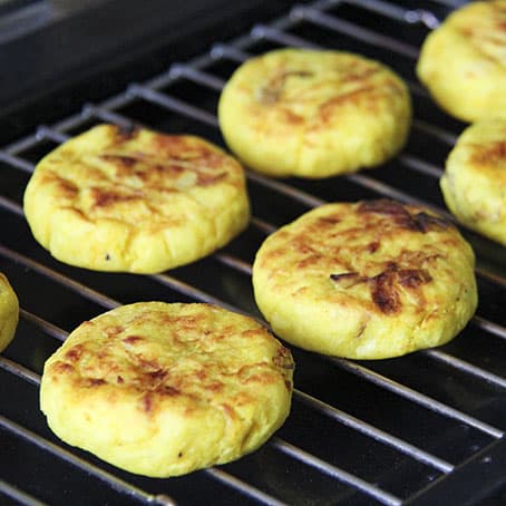 Easy Turmeric Potato Patties - baked or grilled - gluten-free vegan by Anastasia, Kind Earth