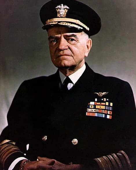 Officieel portret van Vlootadmiraal William F. Halsey Jr. (1882-1959), prominente Amerikaanse marineleider tijdens de Tweede Wereldoorlog.