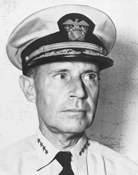 Informele portretfoto van ADM Raymond A. Spruance, commandant van de Central Pacific Force, genomen op 23 april 1944.