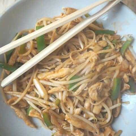 Fakeaway chicken chow mein