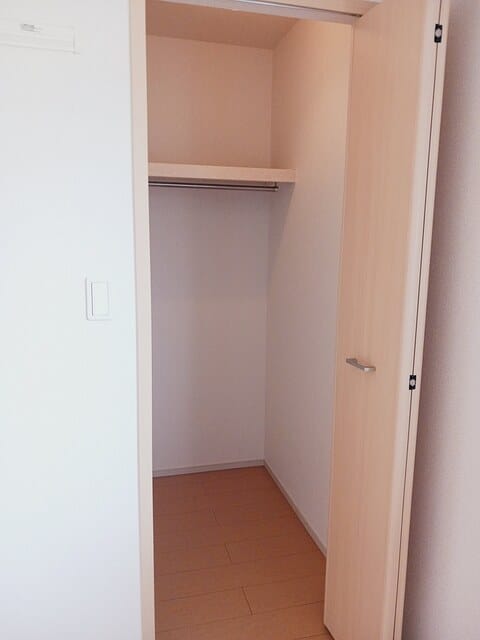 洋室収納スペース (内装)