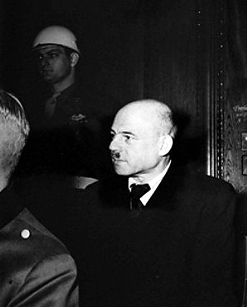 Fritz Sauckel, Duitse nazi-politicus, leidde dwangarbeid tijdens de Tweede Wereldoorlog. Geëxecuteerd na Neurenberg-processen voor misdaden tegen de menselijkheid.