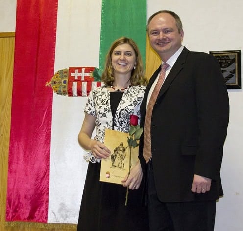 Molnár Zsolt, a clevelandi Bocskai Rádió vezetője, és felesége, Molnár Erika is ezen a napon tették le az állampolgársági esküt (fotó: Dávid Csaba)