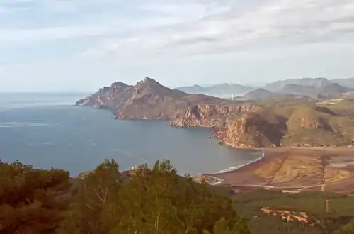 Bucht von Portmán – mediterrane Küstenlandschaft mit Meer, Felsen und natürlicher Perspektive