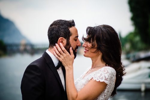 ritratto coppia sposi sul lago di lecco