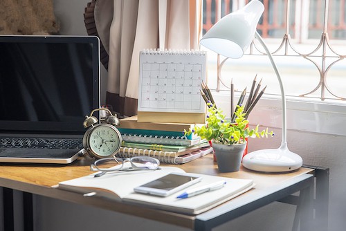 Organize a teen's bedroom: Desk Organization