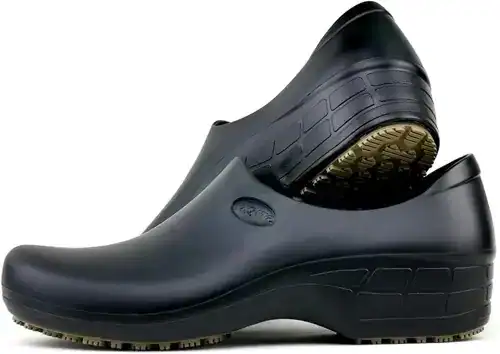 Sticky Pro Nursing Shoes