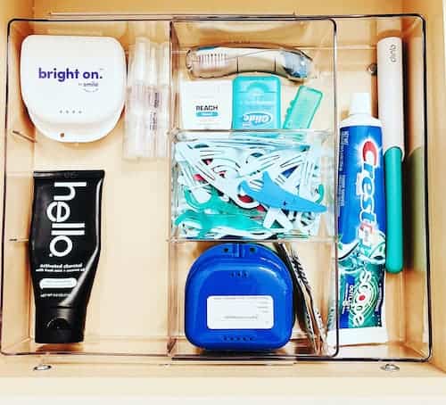 Organize your bathroom drawers with an adjustable tray organizer