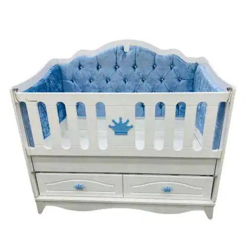 Berceau bébé bois capitonnage bleu, lit bébé design Ocasebebe, couchage nouveau-né confortable