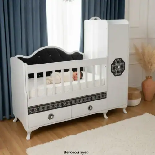 Berceau bébé capitonné avec armoire assortie pour chambre enfant. Mobilier doux et élégant.