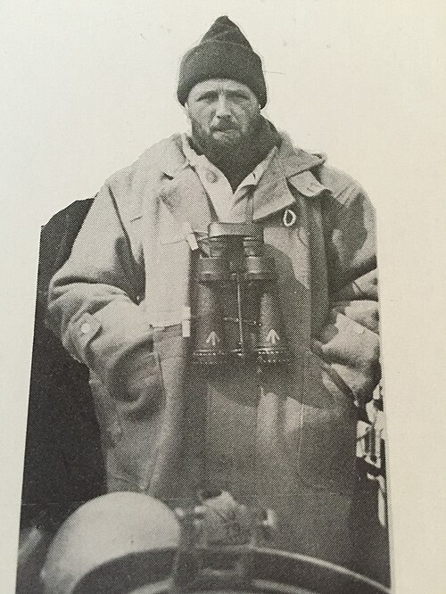 Lt. Commander Roger Percival Hill op HMS Ledbury L90 na konvooi PQ17 tijdens de Tweede Wereldoorlog, 1942.