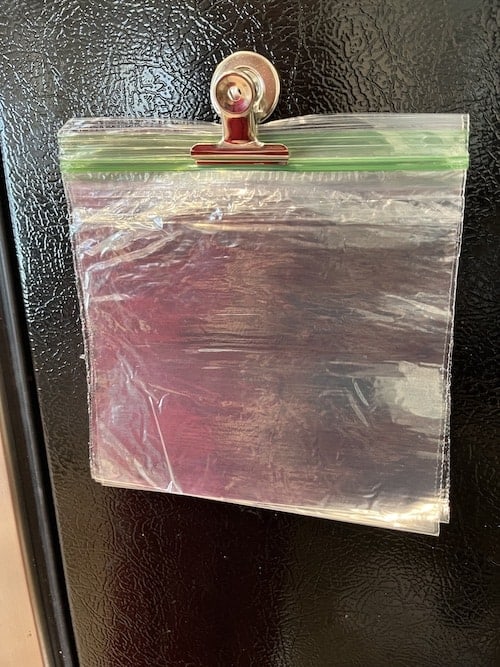 Hang Ziploc baggies from a magnetic refrigerator magnet