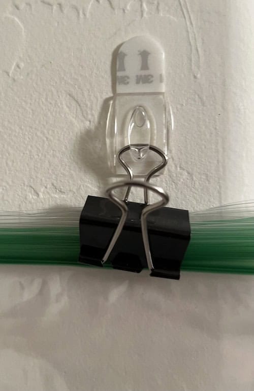 Hang Ziploc bags from a binder clip on the wall