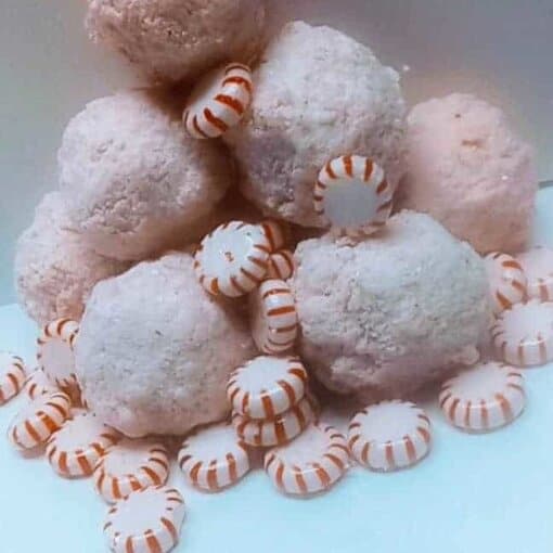 Peppermint White Chocolate Hot Cocoa Bombs