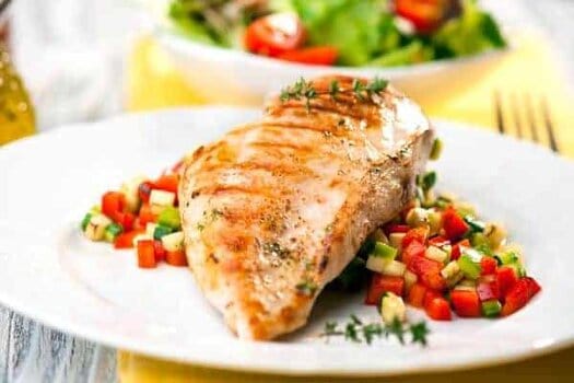 peito de frango com legumes