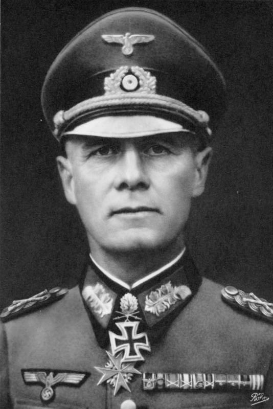 Erwin Rommel, Duitse veldmaarschalk tijdens WO2, bekend van Noord-Afrika en betrokken bij militaire operaties en bevelvoering