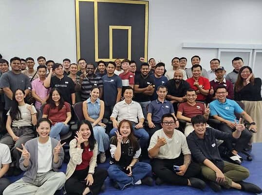 Geniusys Celebrates Lunar New Year and Honors Long-Service Staff